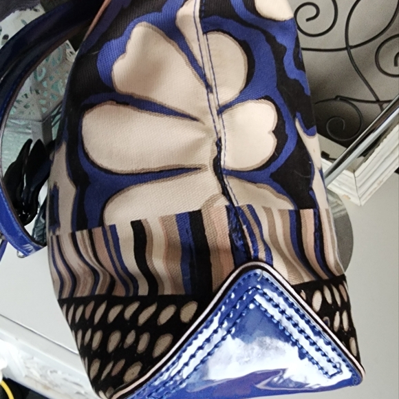 Coach Poppy Floral Blue and Cream Tote Bag Preowned - Picture 8 of 10